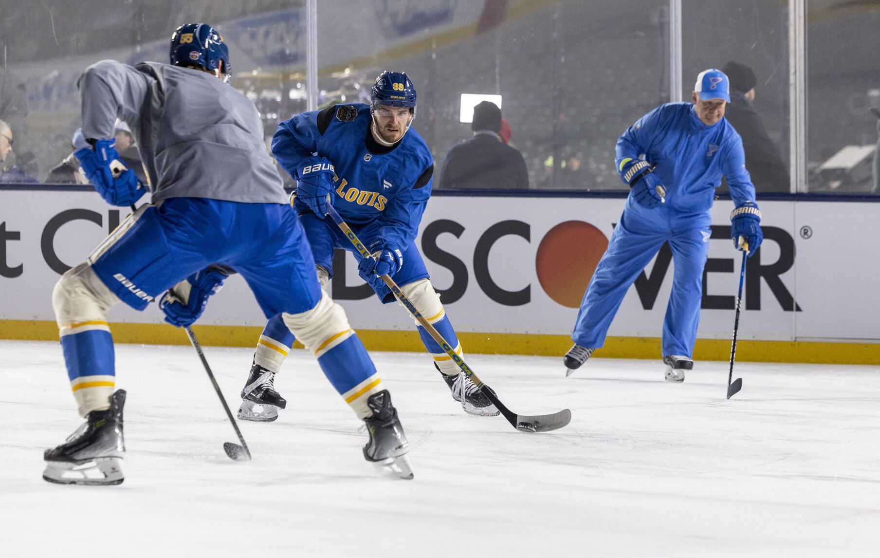 51şÚÁĎ Blues practice ahead of the Winter Classic in Chicago